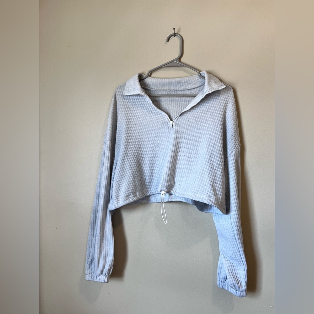 Athletic crop pullover